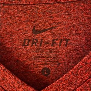 Men’s Nike Dri-fit vneck shirt. Red Size L